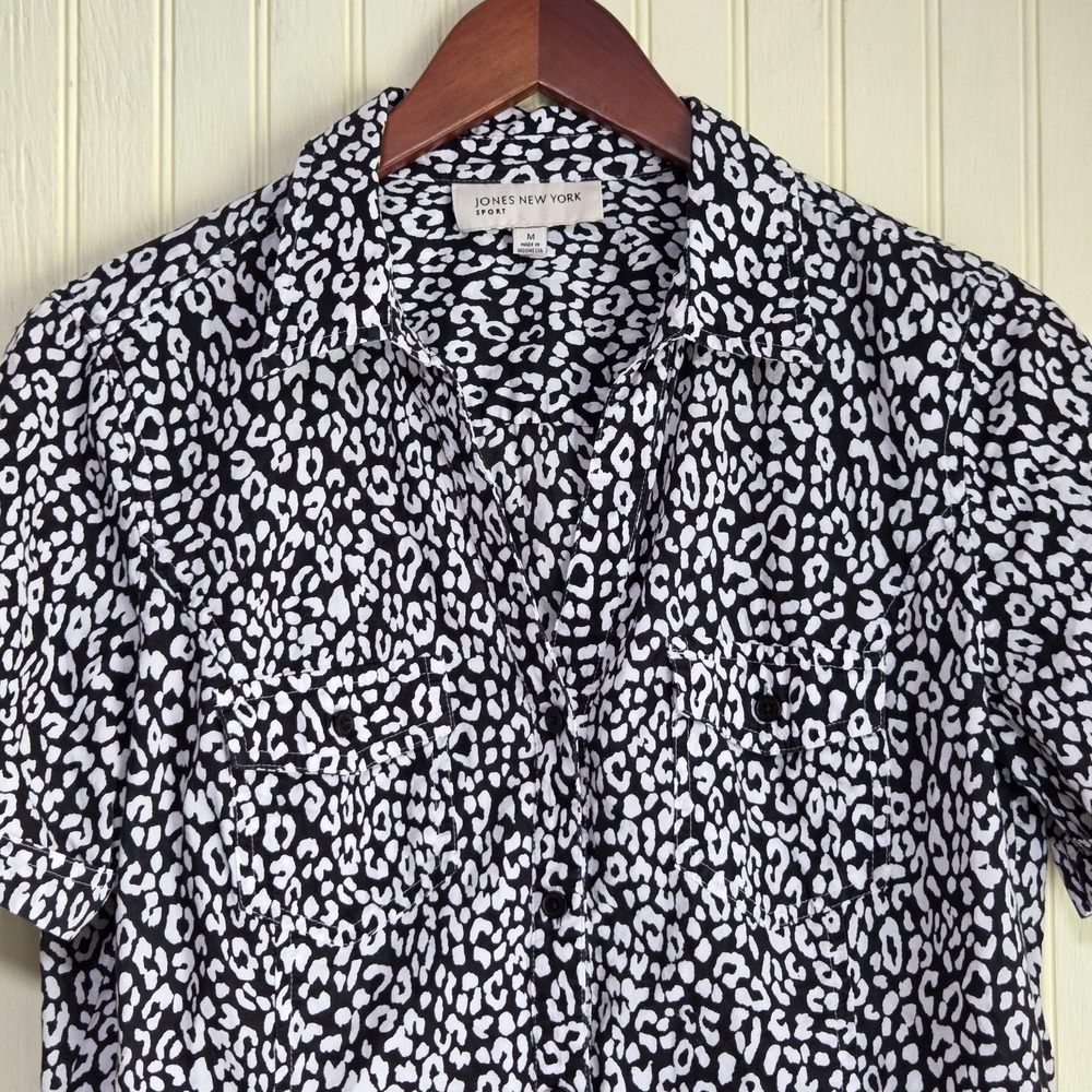 Jones‎ New York Sport Button Up Shirt Womens Medium Black White Animal Print